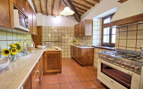 Palazzo Bello: Cabinetry, Countertop, Håndvask, Møbel, Køkkenvask, Komfur, Indretning, Træ, Køkken, Tap