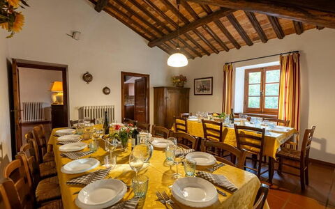 Palazzo Bello: Træ, Møbel, Bord, Hus, Spisestue, Hjem, Køkken & Spisebord, Stol, Sommerhus, Loft