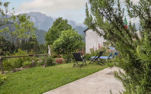 La Predaia: Plante, Himmel, Sky, Plantesamfund, Naturlige Landskab, Land Lot, Græs, Træ, Udendørs Møbler, Skygge