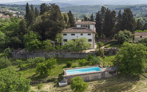 Villa Vigliano: Plante, Bygning, Plantesamfund, Vindue, Træ, Naturlige Landskab, Land Lot, Vegetationen, Hus, Bjerg