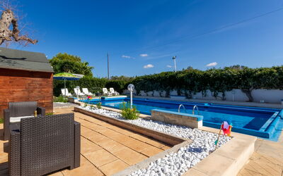 Casolare Dei Dolci Miraggi: Vand, Himmel, Sky, Plante, Svømmepøl, Træ, Udendørs Møbler, Urban Design, Fritid, Offentlige Rum