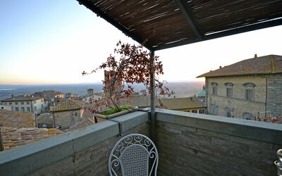 Cherubini Suite: Himmel, Bygning, Ejendom, Træ, Træ, Arkitektur, Hus, Vand, Fritid, Sommerhus