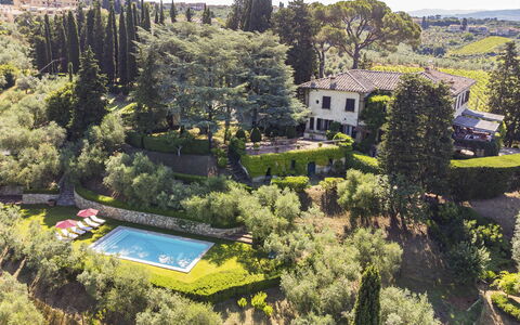 Villa Agnola: Plante, Ejendom, Plantesamfund, Natur, Blad, Naturlige Landskab, Træ, Land Lot, Vegetationen, Græs