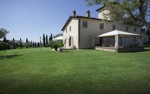 Chianti Fornace 1: Himmel, Bygning, Plante, Ejendom, Vindue, Træ, Hus, Dør, Land Lot, Landskab