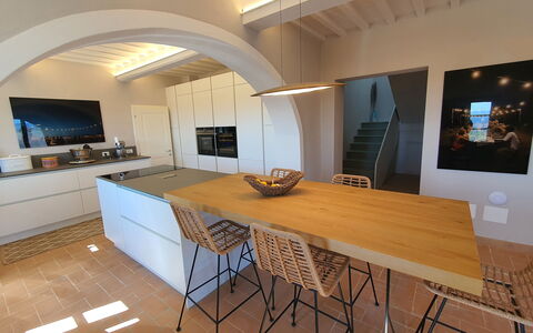 Casa Insieme: Bord, Ejendom, Møbel, Bygning, Træ, Hus, Indretning, Hal, Cabinetry, Etage