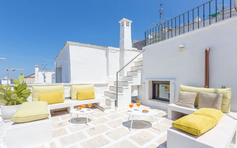 Romeo e Giulietta - Terrazza Vista Mare: Himmel, Møbel, Plante, Bygning, Bord, Couch, Indretning, Udendørs Møbler, Stue, Etage