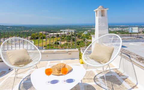 Romeo e Giulietta - Terrazza Vista Mare: Himmel, Bord, Møbel, Bordservice, Produkt, Stol, Azure, Udendørs Møbler, Indretning, Bygning
