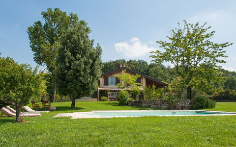 Villa Monia: Plante, Sky, Himmel, Bygning, Naturlige Landskab, Træ, Land Lot, Arkitektur, Sommerhus, Hus