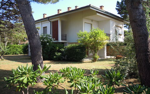 Casa Argentario: Plante, Himmel, Ejendom, Bygning, Vindue, Træ, Botanik, Vegetationen, Græs, Hus