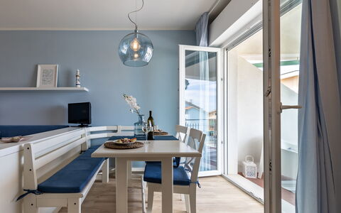 Conero Suite: Bord, Møbel, Ejendom, Træ, Couch, Indretning, Gulvbelægning, Stol, Arkitektur, Stue