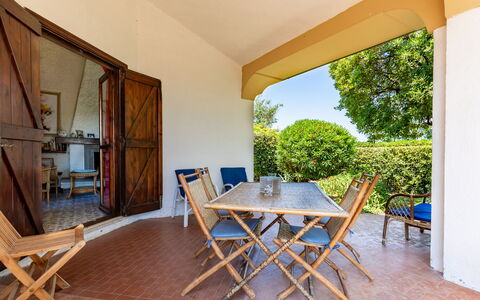 Villa Il Pesco: Møbel, Bord, Ejendom, Plante, Stol, Træ, Skygge, Indretning, Arkitektur, Træ