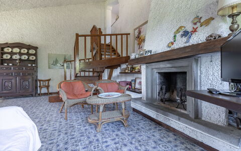 Villa Il Pesco: Møbel, Træ, Bygning, Bord, Stue, Couch, Indretning, Stol, Etage, Gulvbelægning