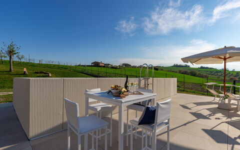 Villa Clair: Himmel, Bord, Møbel, Sky, Skygge, Udendørs Bord, Plante, Udendørs Møbler, Stol, Træ