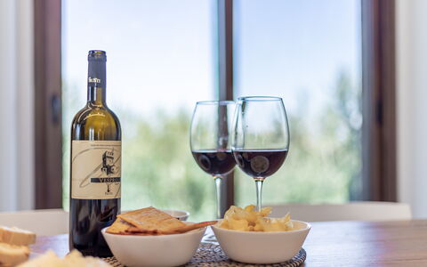Villa Clair: Mad, Bord, Bordservice, Drinkware, Møbel, Vin, Glasservice, Flaske, Vinglas, Barware