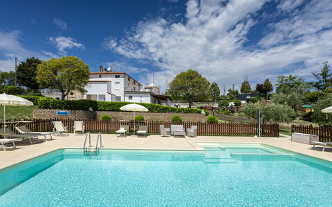 La Casa Di Campagna: Svømmepøl, Udvej, Udendørs Møbler, Have, Eco Hotel, Skygge, Landscaping, Paraply, Hotel, Liggestol