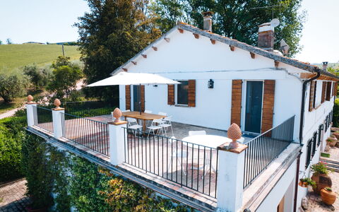 Villa La Picena: Hus, Hjem, Sommerhus, Estate, Veranda, Altan, Villa, Stuehus, Skygge, Hegn