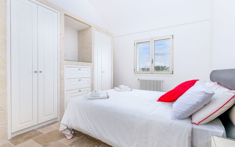 Villa Trullina: Møbel, Bygning, Cabinetry, Ejendom, Vindue, Komfort, Træ, Bed Frame, Indretning