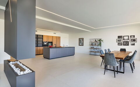 Villa Diodoro: Møbel, Ejendom, Reol, Reoler, Træ, Hylde, Arkitektur, Bord, Indretning, Stue