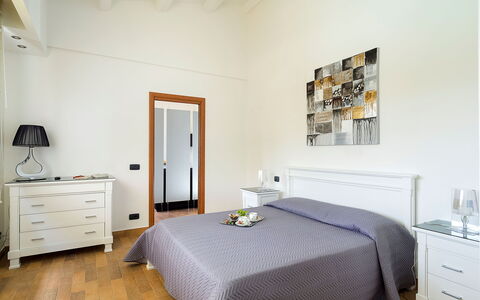 Villa Girgenti: Cabinetry, Møbel, Ejendom, Bygning, Komfort, Skuffe, Billedramme, Kommode, Træ, Indretning