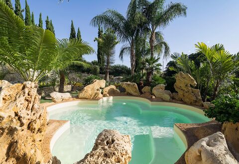 Villa Girgenti: Vand, Himmel, Plante, Naturlige Landskab, Natur, Azure, Svømmepøl, Træ, Vegetationen, Krop Af Vand