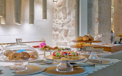 Vico Bianco Raro Rooms: Mad, Bordservice, Tallerkner, Bord, Plade, Dekoration, Serveware, Indretning, Ingrediens, Køkken