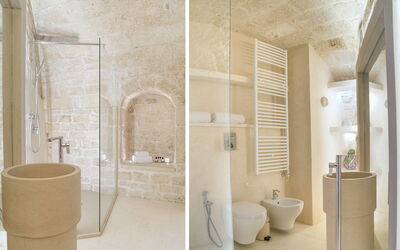 Room Romantic Grotta D'Agnano 8: Sanitærarmatur, Ejendom, Toilet, Tap, Badeværelse, Toiletbræt, Indretning, Arkitektur, Bruser, Gulvbelægning