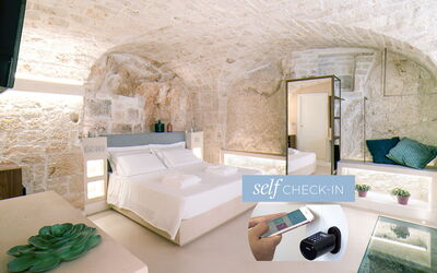 Room Romantic Grotta Sant'Oronzo 7: Møbel, Ejendom, Couch, Komfort, Grøn, Indretning, Stue, Etage, Pude, Væg
