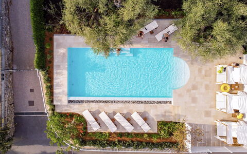 Villa La Rodina - Diano Marina: Plante, Bygning, Vand, Azure, Rektangel, Urban Design, Ejerlejlighed, Kvarter, Skygge, Træ