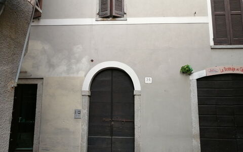 App. Il Sasso Di Olina: Bygning, Vindue, Dør, Line, Toner Og Skygger, Facade, Symmetry, City, Font