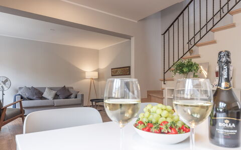 Casa Del Porto: Mad, Ejendom, Flaske, Bordservice, Bord, Indretning, Ingrediens, Komfort, Countertop