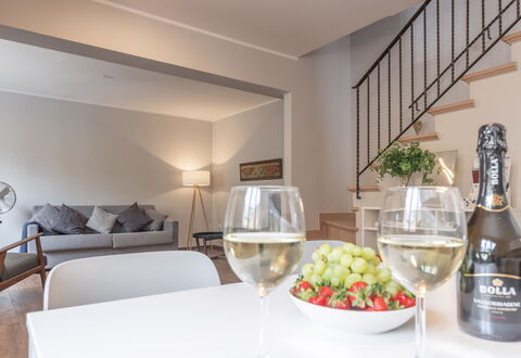 Casa Del Porto: Mad, Ejendom, Flaske, Bordservice, Bord, Indretning, Ingrediens, Komfort, Countertop