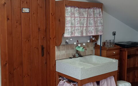 L'attico Di Castelfidardo: Ejendom, Cabinetry, Træ, Bygning, Indretning, Etage, Bejdse, Hus, Bord, Væg