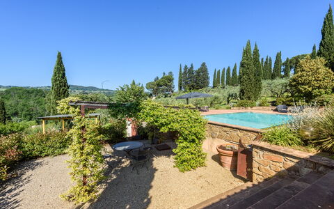 Villa Pancole: Plante, Himmel, Ejendom, Plantesamfund, Vand, Natur, Træ, Naturlige Landskab, Svømmepøl, Land Lot