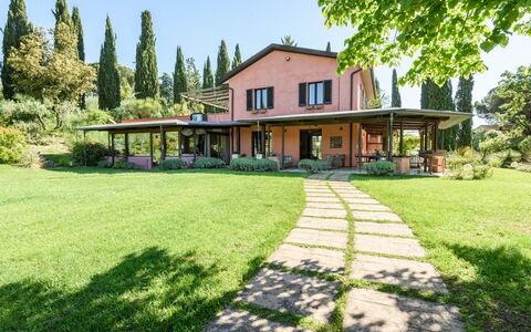 Villa Pancole: Plante, Himmel, Ejendom, Bygning, Træ, Naturlige Landskab, Land Lot, Hus, Skygge, Vindue