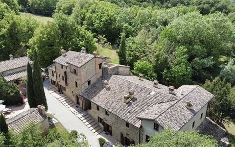 Borgo Al Castello: Ejendom, Plante, Bygning, Træ, Land Lot, Vindue, Landskab, Hus, Tag, Urban Design