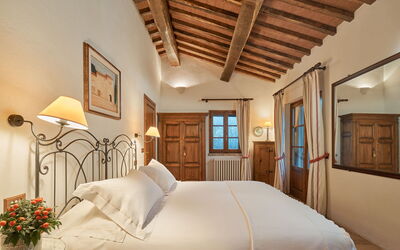 La Casetta: Ejendom, Møbel, Bygning, Billedramme, Komfort, Træ, Indretning, Bed Frame, Lampe, Etage
