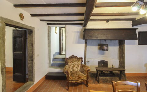 La Casa nel Borgo: Gulvbelægning, Etage, Værelse, Loft, Hårdttræ, Bejdse
