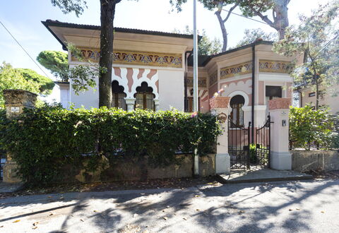 Villa Marconi: Plante, Ejendom, Himmel, Træ, Væg, Facade, Fritid, Bygning, City, Kultsted