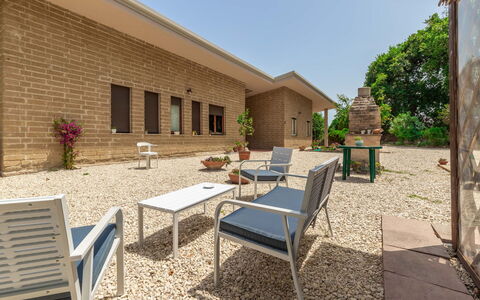 Villa Elpidio: Plante, Ejendom, Himmel, Møbel, Bygning, Skygge, Træ, Udendørs Møbler, Boligområde, Offentlige Rum