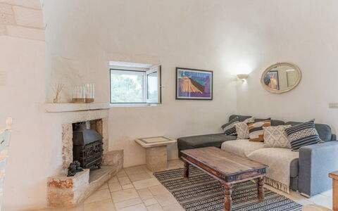 Trullo Ulivo: Billedramme, Ejendom, Bygning, Bord, Træ, Couch, Stue, Indretning, Gulvbelægning, Komfort