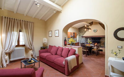 Casa del Fattore: Møbel, Couch, Bord, Komfort, Billedramme, Dekoration, Hus, Indretning, Stue, Gulvbelægning