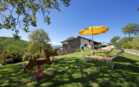 Villa Renaccio: Plante, Himmel, Ejendom, Træ, Land Lot, Skygge, Udendørs Møbler, Fritid, Naturlige Landskab, Træ