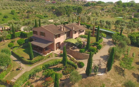 Villa i Colli: Plante, Ejendom, Bygning, Træ, Botanik, Naturlige Landskab, Land Lot, Arkitektur, Boligområde, Hus