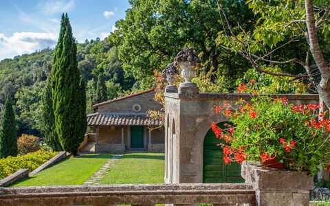 Villa Torreone: Plante, Bygning, Ejendom, Vindue, Himmel, Blomst, Sky, Træ, Vegetationen, Sommerhus