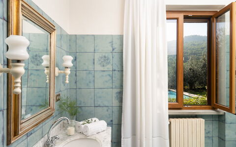 Residenza la Casuccia: Tap, Sanitærarmatur, Azure, Træ, Indretning, Belysning, Vindue, Etage, Badeværelse