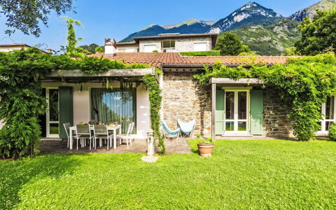 Villa Ulivo: Hus, Busk, Hjem, Have, Bunddække, Bjergkæde, Sommerhus, Lawn, Estate, Hacienda
