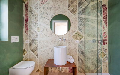 Leccio - Mastropà: Sanitærarmatur, Ejendom, Bygning, Toilet, Toiletbræt, Badeværelse, Badeværelsesvask, Purple, Indretning, Træ