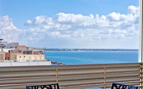 Suite Le Vele: Blå, Krop Af Vand, Horisont, Hav, Ocean, Coastal Og Oceaniske Landskabsformer, Altan, Kyst, Lejlighed, Strand