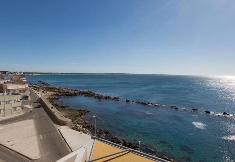 Suite Le Vele: Blå, Vand, Krop Af Vand, Horisont, Hav, Kyst, Coastal Og Oceaniske Landskabsformer, Ocean, Kyst, Strand