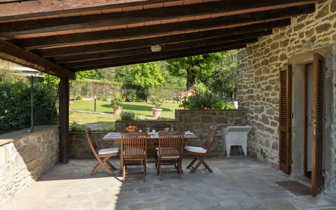 Il Mulino Di Vogognano - Subbiano, Private Pool, J: Plante, Møbel, Bord, Blomsterkrukke, Stol, Bygning, Træ, Skygge, Udendørs Møbler, Dør